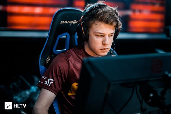 我们没有在上海Major的表演赛中看到 s1mple